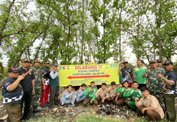 SMP-SMK Ma’arif NU Mantup Ajak Siswa dan Masyarakat Bersama Jaga Lingkungan Lewat Aksi Bersihkan Sampah di Wilayah Perhutani BKPH Mantup